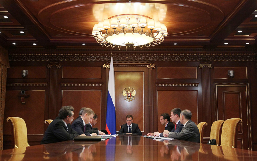 Медведев резиденция. Резиденция президента России горки 9. Резиденция Медведева горки 9. Кабинет Медведева. Медведев в кабинете.