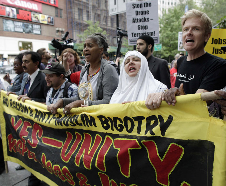 Марш протеста против войны, расизма и исламофобии, проведенный в годовщину 9/11 в Нью-Йорке. © Reuters/Chip East