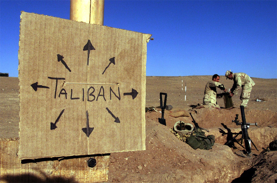 На передней линии обороны базы морских пехотинцев США на юге Афганистана. © Jim Hollander/Reuters