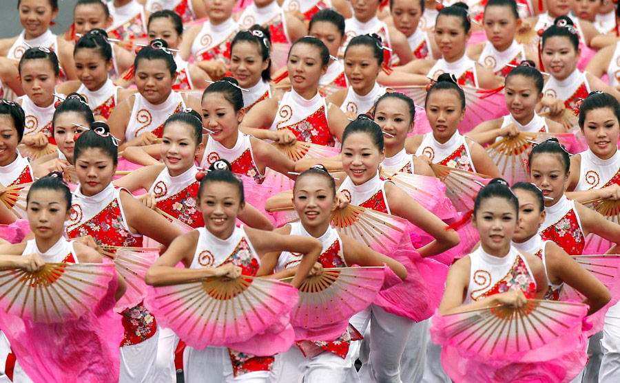 Выступление танцевального коллектива во время празднования Национального дня Тайваня. © Pichi Chuang/Reuters