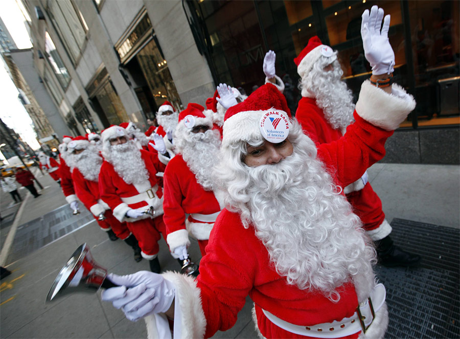Парад Санта-Клаусов в Нью-Йорке. © Brendan McDermid/Reuters