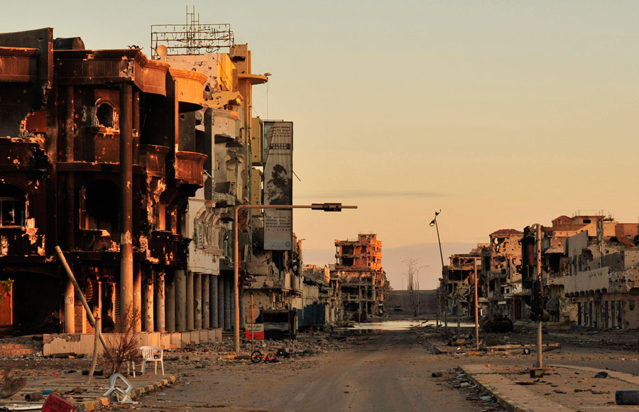Разрушенная улица в Сирте, где скрывался Муаммар Каддафи. © Esam Al-Fetori/ Reuters