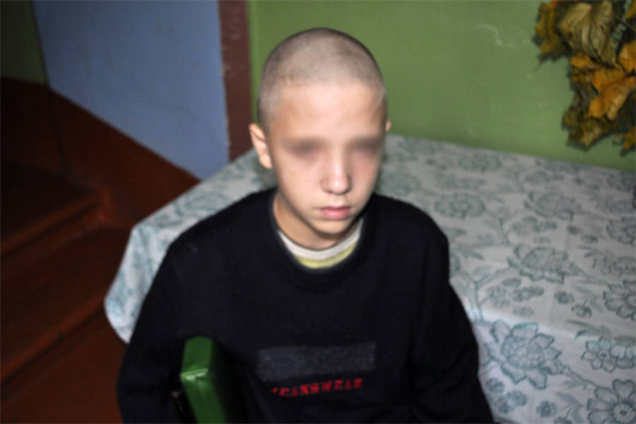 12-летний воспитанник детского дома Алексей Червинский во время пребывания в психиатрической больнице (в «Рузе»).