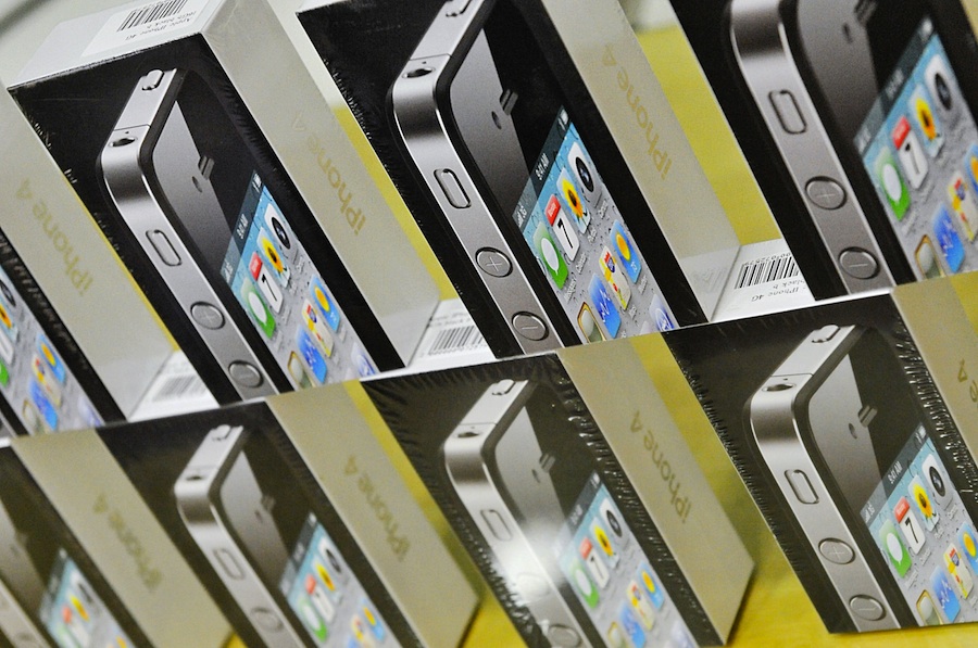 Смартфоны Apple iPhone 4G. © Митя Алешковский/ИТАР-ТАСС