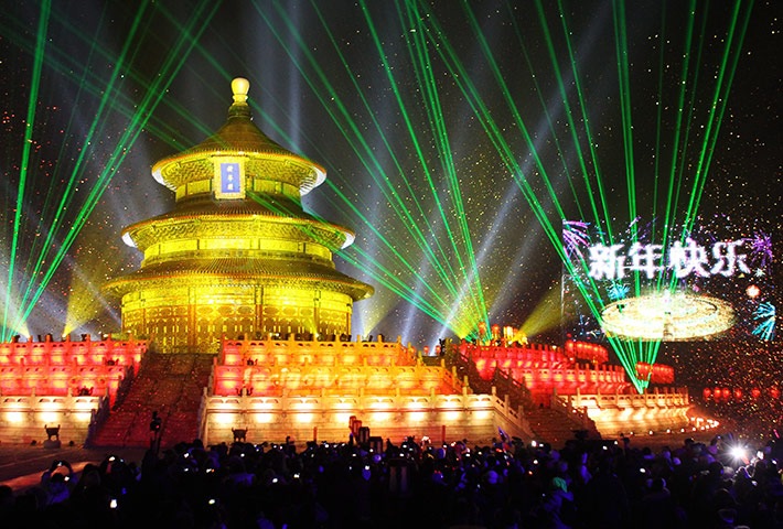 Лазерное шоу у Храма Неба в Пекине, Китай.