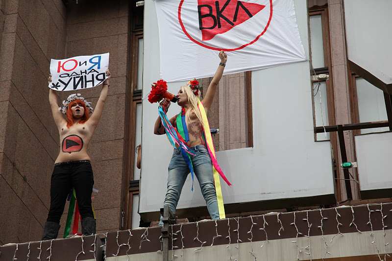 Агитация за народную оппозицию. © femen.livejournal.com