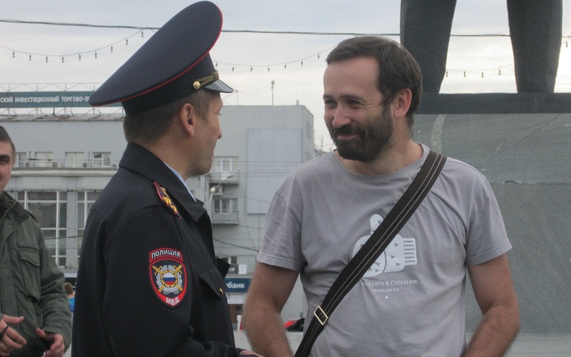 Депутат Илья Пономарёв и полковник Александр Музалев, начальник отдела полиции №1 управления МВД по Новосибирску