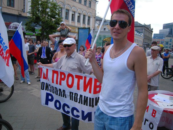 Пропутинский митинг прошёл под антипутинскими лозунгами и плакатами.