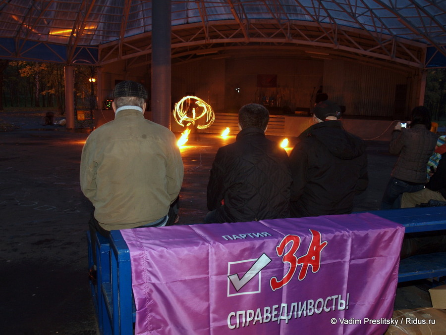 Немного ДО Последнего предвыборного митинга кандидата в мэры Химок Евгении Чириковой.  © Vadim Preslitsky