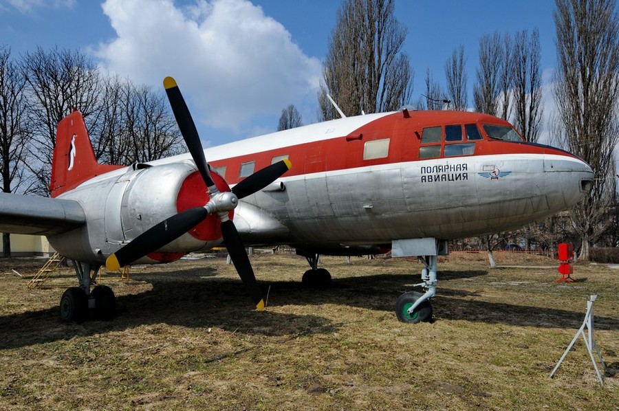 Ил-14 Полярной авиации в киевском музее авиации в Жулянах