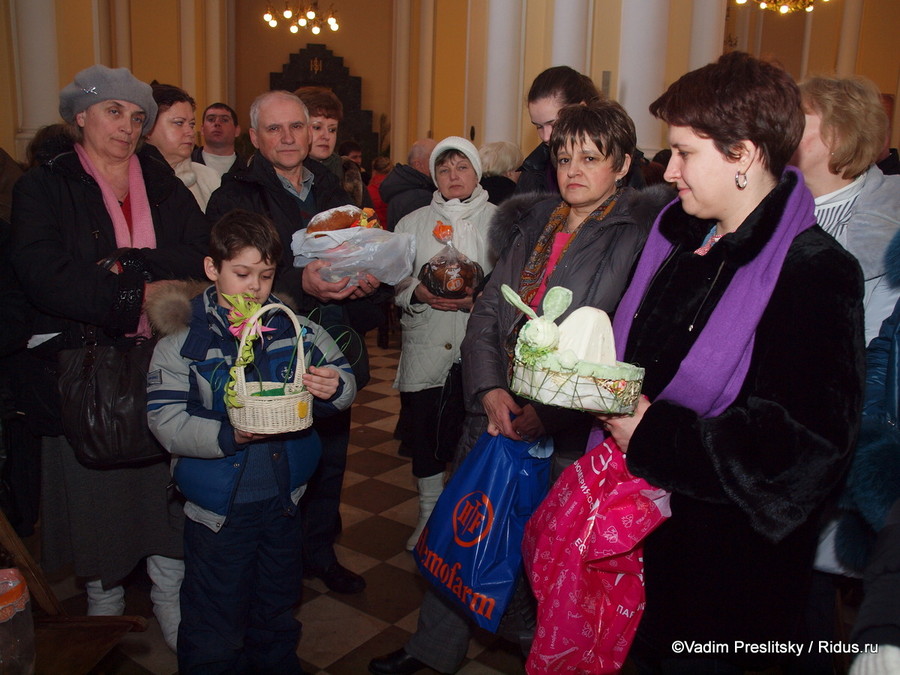 Пасхальная служба в Соборе Непорочного Зачатия Пресвятой Девы Марии. Москва. ©Vadim Preslitsky