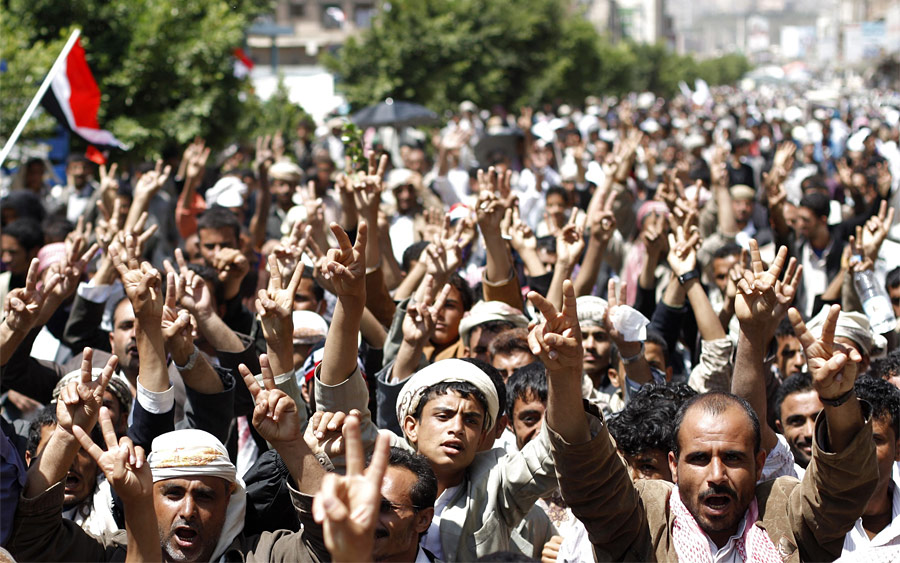 Йеменцы требуют отставки действующего правительства. © Khaled Abdullah/Reuters