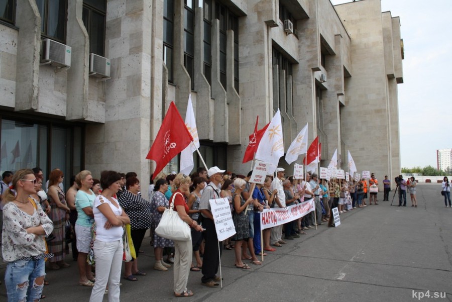 Митинг в защиту прав малых предпринимателей 6 августа 2012 возле администрации г.Набережные Челны