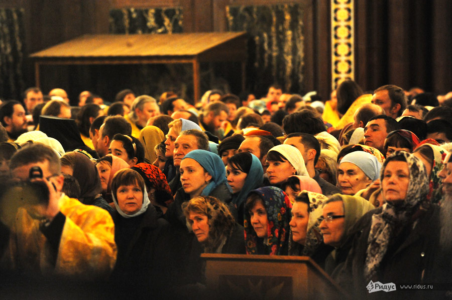 В Московском Храме Христа Спасителя пояс Пресвятой Богородицы встретила многотысячная толпа. © Василий Максимов/Ridus.ru