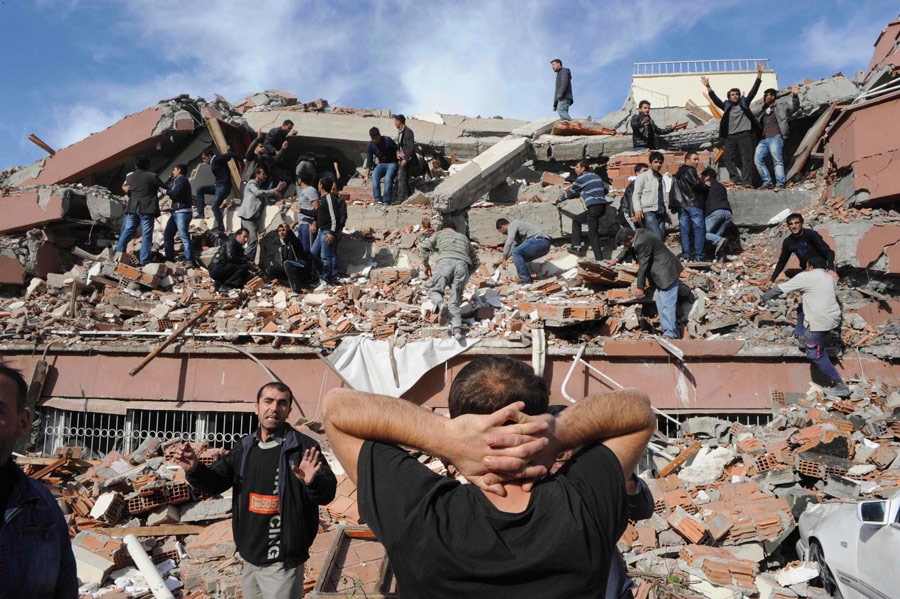 Спасение раненых после землетрясения в Турции. © Anadolu Agency/Abdurrahman Antakyali/Reuters