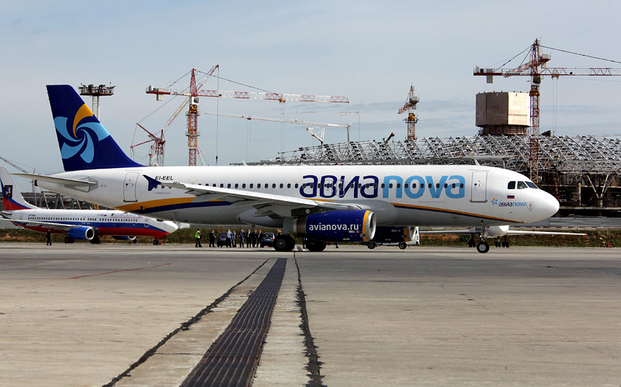 Самолет Airbus 320 компании «Авианова» в аэропорту «Шереметьево». © Марина Лысцева/РИА Новости