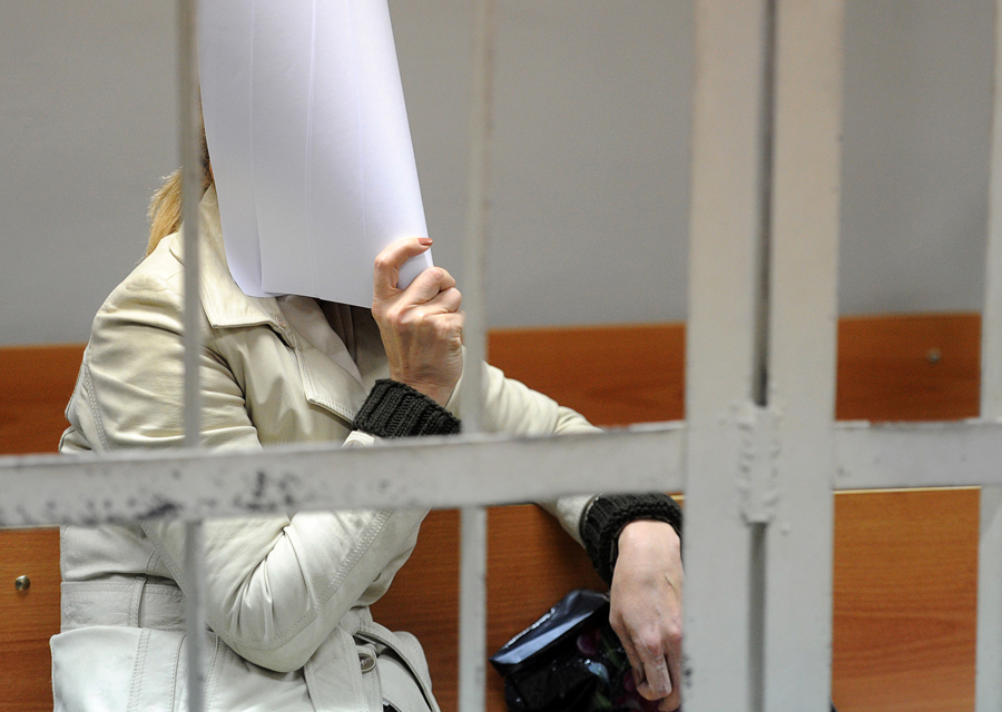 Нелли Дмитриева, арестованная по подозрению в получении взятки, в Пресненском суде. © Артем Коротаев/ИТАР-ТАСС