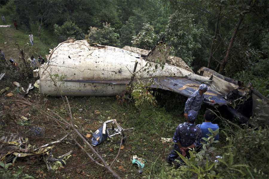Обломки самолета, разбившегося в Непале. © Navesh Chitrakar/Reuters