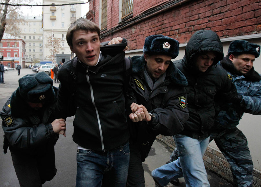 Задержание у здания Тверского суда. © Денис Синяков/Reuters
