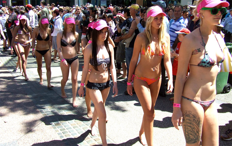 Бикини-парад в австралийском Квинсленде. © sincity/Flickr