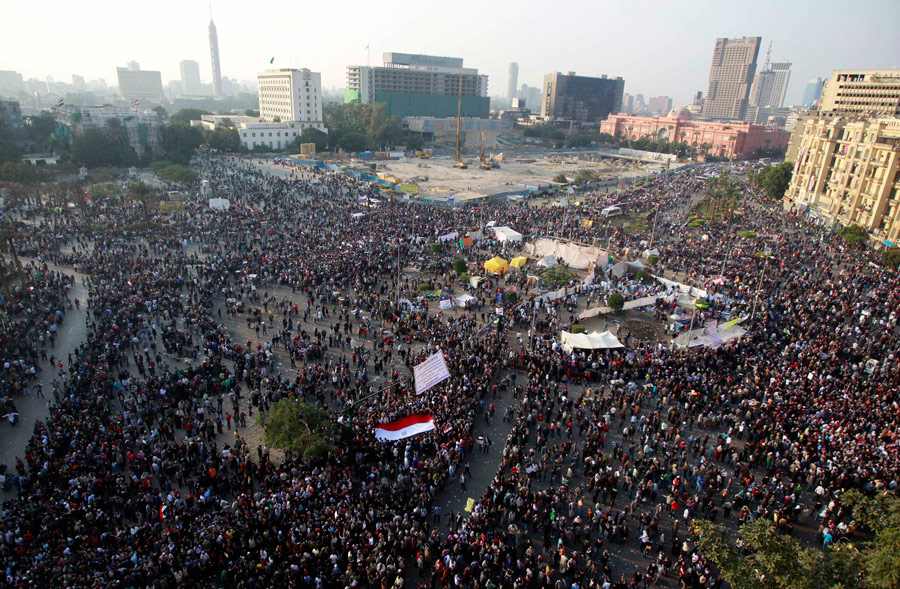 Вид сверху на центральную площадь в Тахире, где происходят беспорядки. © Amr Abdallah Dalsh/Reuters