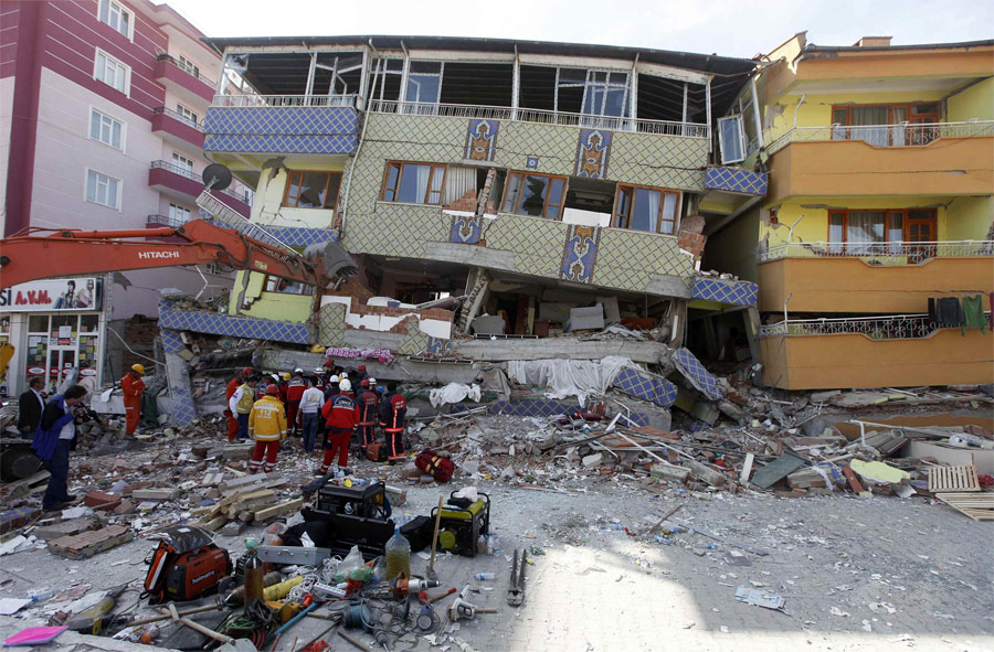 Последствия землетрясения в Турции. © Osman Orsal/Reuters