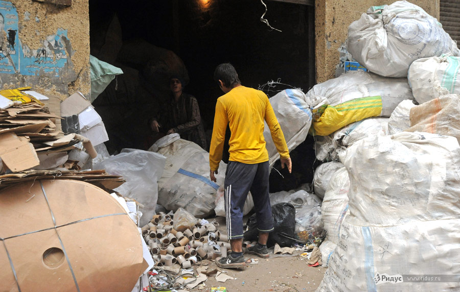 Египетский город Мадинат аз-Заббалин («город мусорщиков»). © Василий Максимов/Ridus.ru
