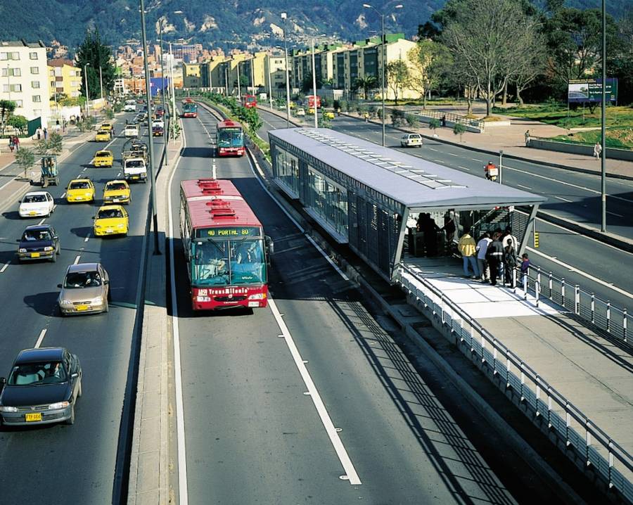 Транспортная система TransMilenio в Боготе, Колумбия. Фото с сайта plataformaurbana.cl