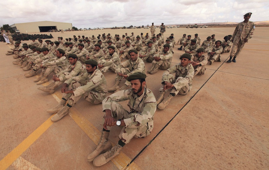 Ливийские военнослужащие перед парадом 8 декабря в Бенгази. © Esam Al-Fetori/Reuters