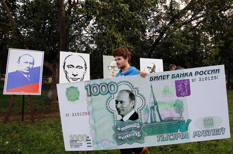 Выставка портретов Путина активистами группы социальной сети Вконтакте. © Denis Sinyakov/Reuters
