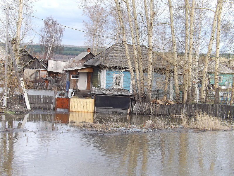 Кемеровская область наводнение. Река бачат Белово. Наводнение Кузбасс 2004. Наводнение 2004 года в Кемеровской области. Наводнение в Кемеровской области.