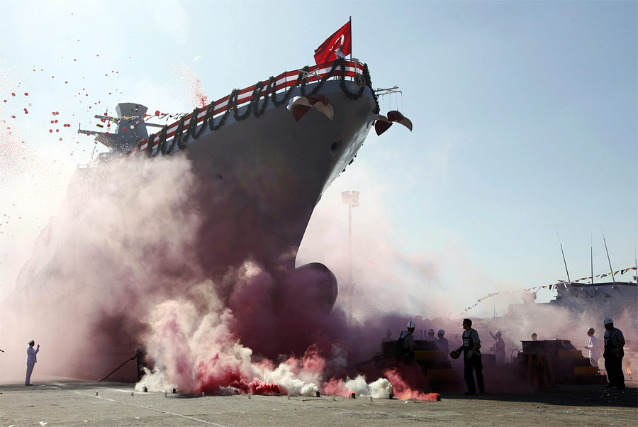 Передача военному флоту корабля «Бюйюкада». © OSMAN ORSAL/Reuters