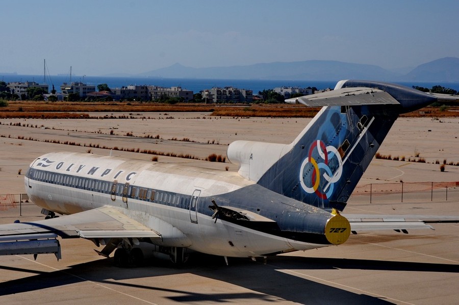 Боинг-727 авиакомпании Olympic в заброшенном аэропорту Хеллиникон в Афинах