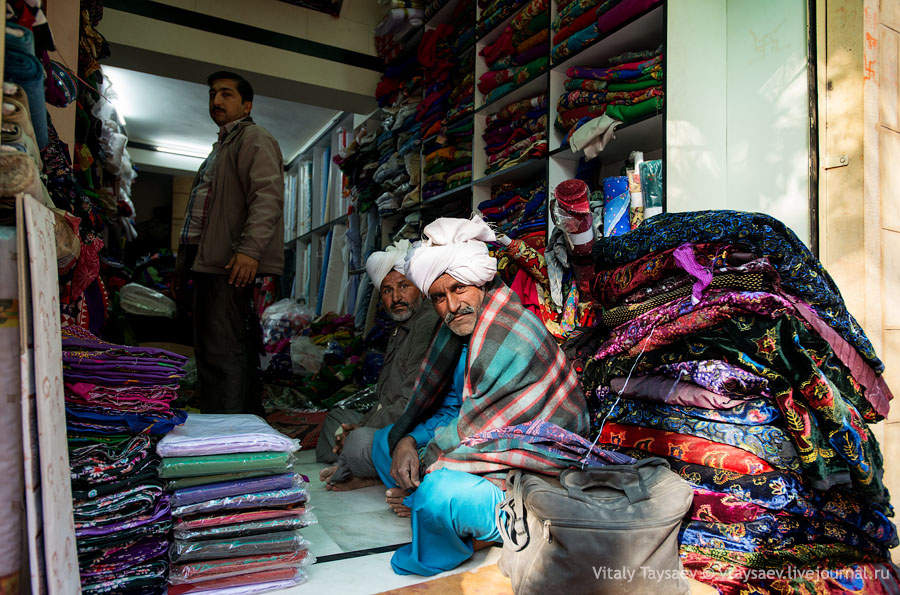 Sari traders in Jaisalmer