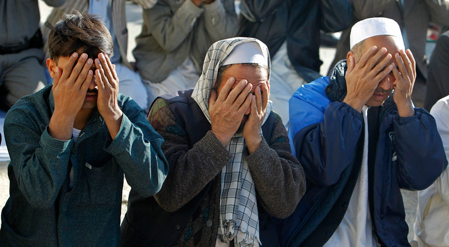 Мусульмане в Кабуле молятся во время празднования Ид аль-Адха, Афганистан. © Omar Sobhani/Reuters