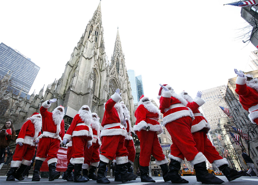 Парад Санта-Клаусов в Нью-Йорке. © Brendan McDermid/Reuters