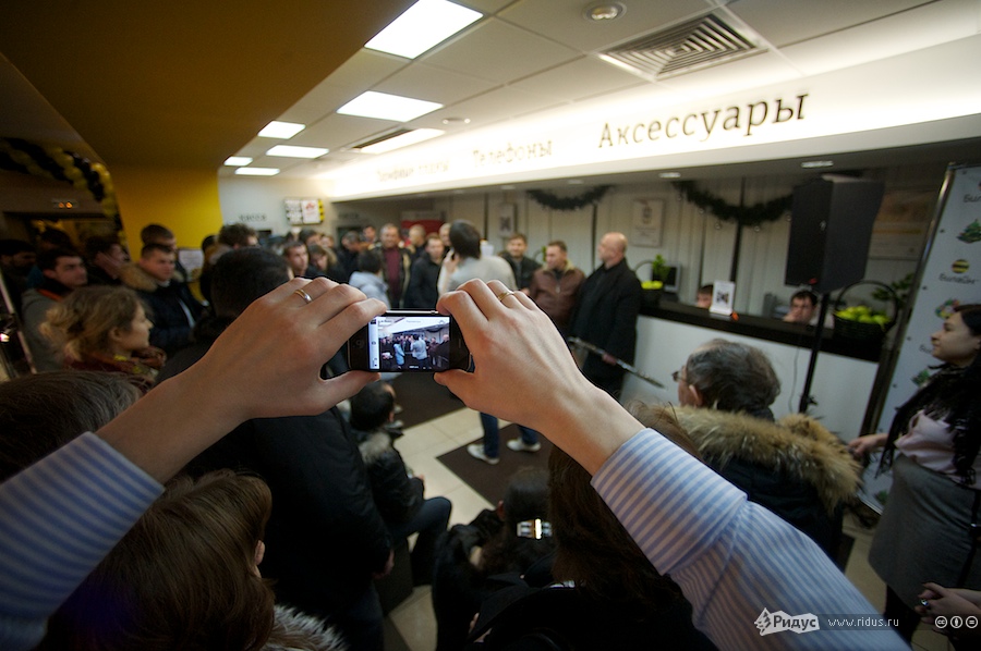 Начало продаж iPhone 4s в России. © Антон Белицкий/Ridus.ru