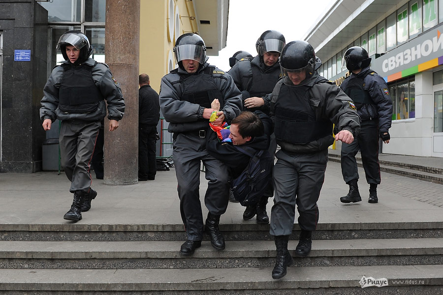 Полиция задержала несколько участников акции гей-сообщества. © Антон Белицкий/Ridus.ru