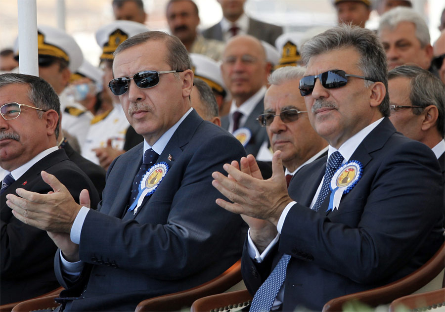 Президент Турции Абдулла Гюль участвует в принятии кораблей. © OSMAN ORSAL/Reuters