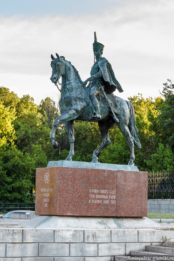 Памятник Надежде Дуровой.