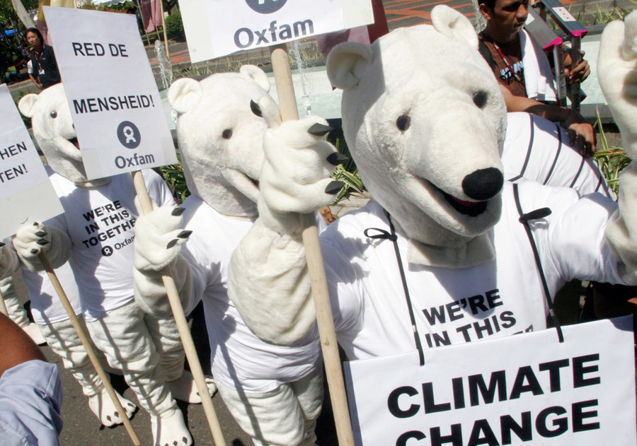 Митинг активистов сообщества охраны окружающей среды. © Binsar Bakkara/AP Photo