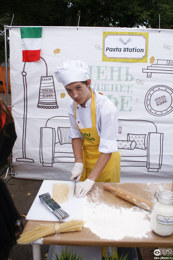 В Pasta Station прямо на глазах гостей готовили настоящую итальянскую пасту… © Евгений Борисов / ОКО-Фото