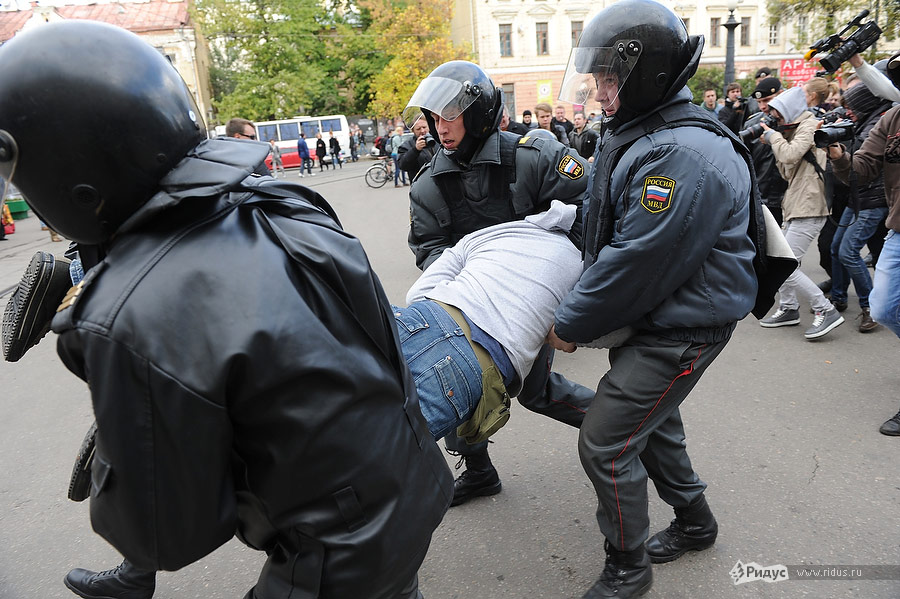 Полиция задержала несколько участников акции. © Антон Белицкий/Ridus.ru