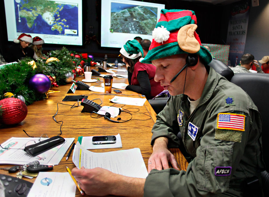 Колл-центр Объединенного командования воздушно-космической обороны Северной Америки (NORAD). © Ed Andrieski/AP Photo
