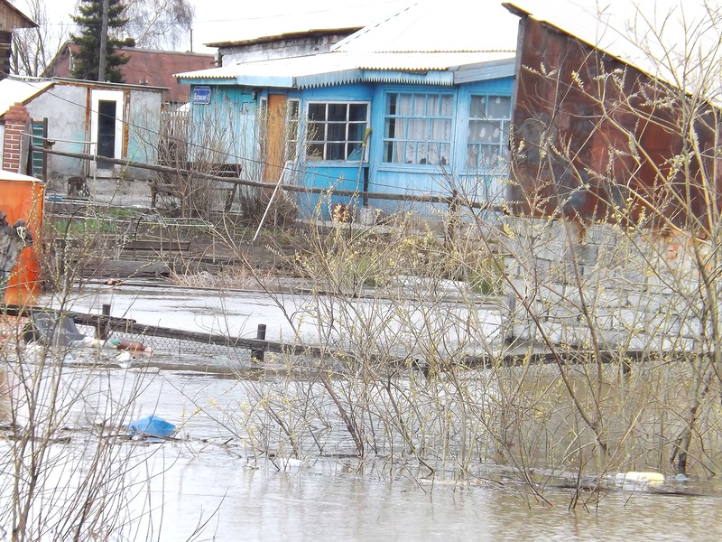 Кемеровская область наводнение. Наводнение 2004 года в Кемеровской области. Калтан наводнение 2004. Наводнение в Кемеровской области. Апрель 2004 Кемеровская область потоп.