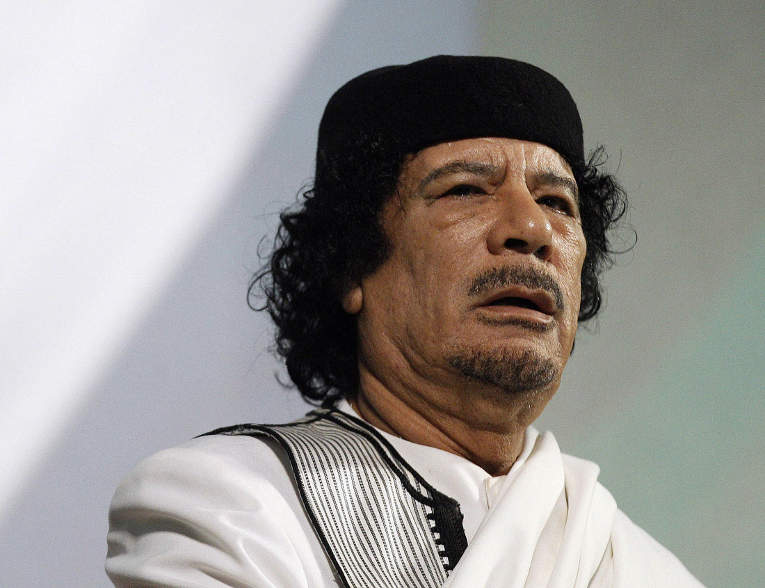 Муамар Каддафи, архивное фото одного из выступлений. © Reuters