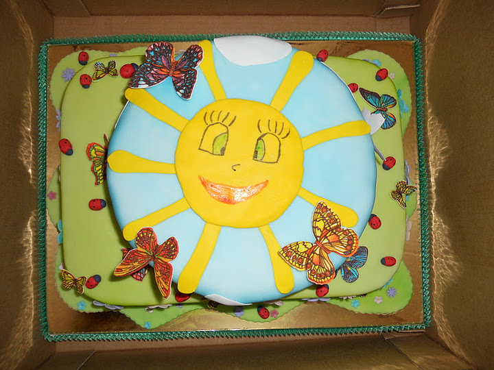 Большой торт для детей © фото из архива добровольцев «СурьяРам»