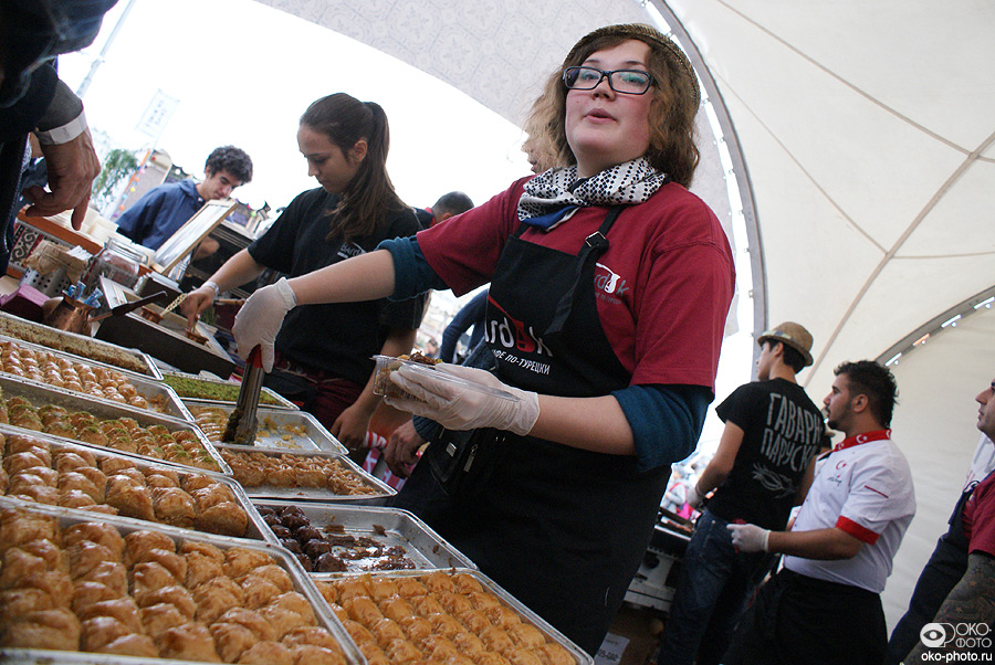 Здесь же можно было попробовать самые известные турецкие сладости. © Евгений Борисов / ОКО-Фото