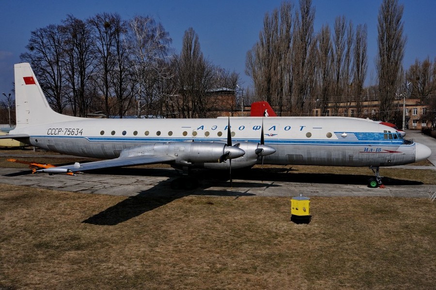 Самолет Ил-18 в Государственном музее Украины