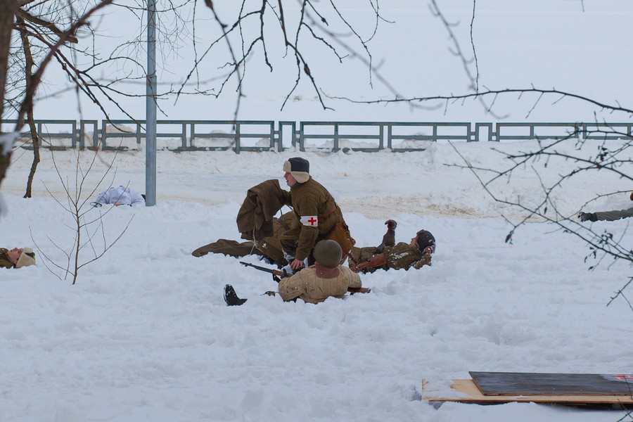 Медицинская помощь раненым © Валерий Кирьянов/Ridus.ru